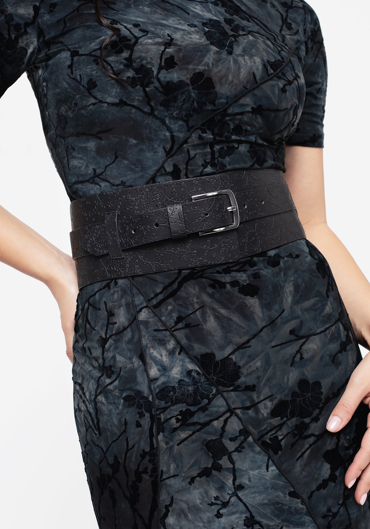 アンリアン　letter motif belt Bathory Floral Embossed Waist Belt | Disturbia - Shop Women's