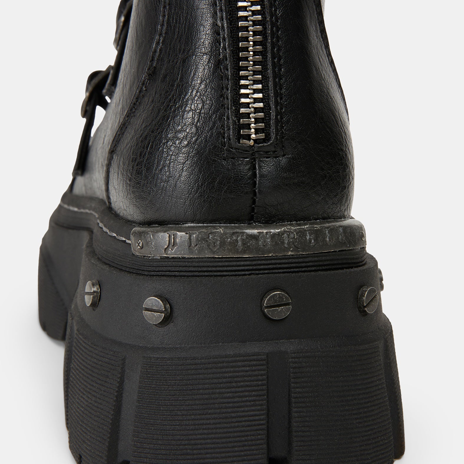 Signature from Sole to Zip