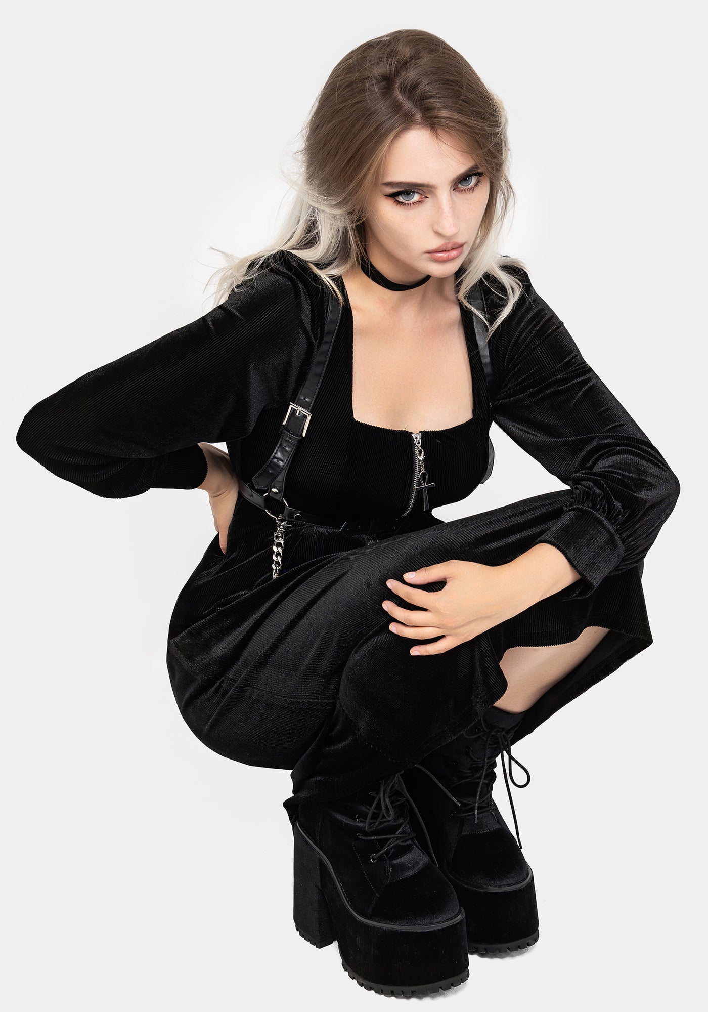 AW24Y23_LEGACYZIPFRONTMIDIDRES