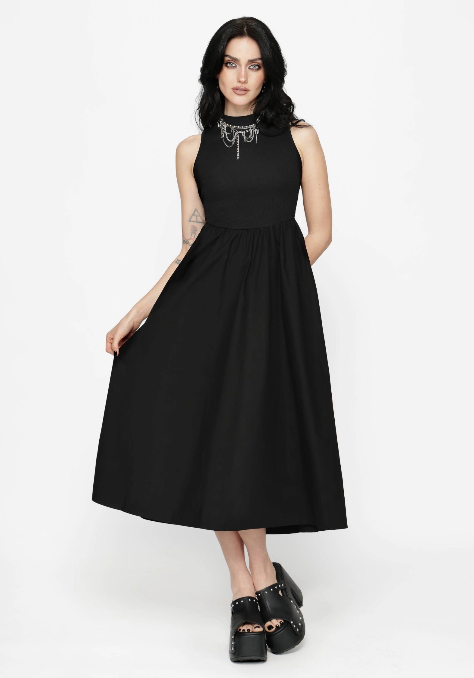 Morthira Open Back Lace Up Midaxi Dress – Disturbia