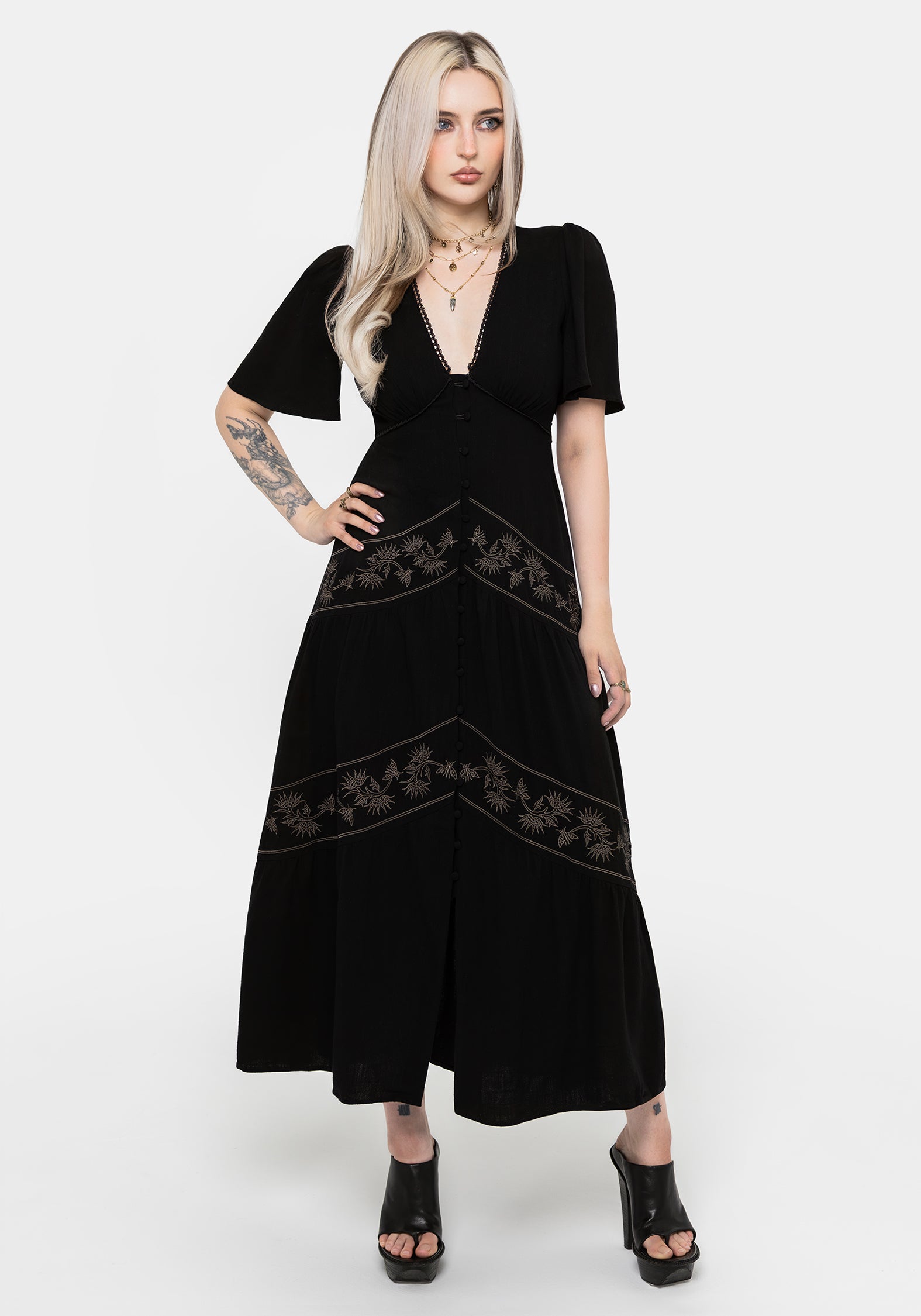yadoridiorプレステージ Dionaea Flytrap Embroidered Tiered Midaxi Dress – Disturbia