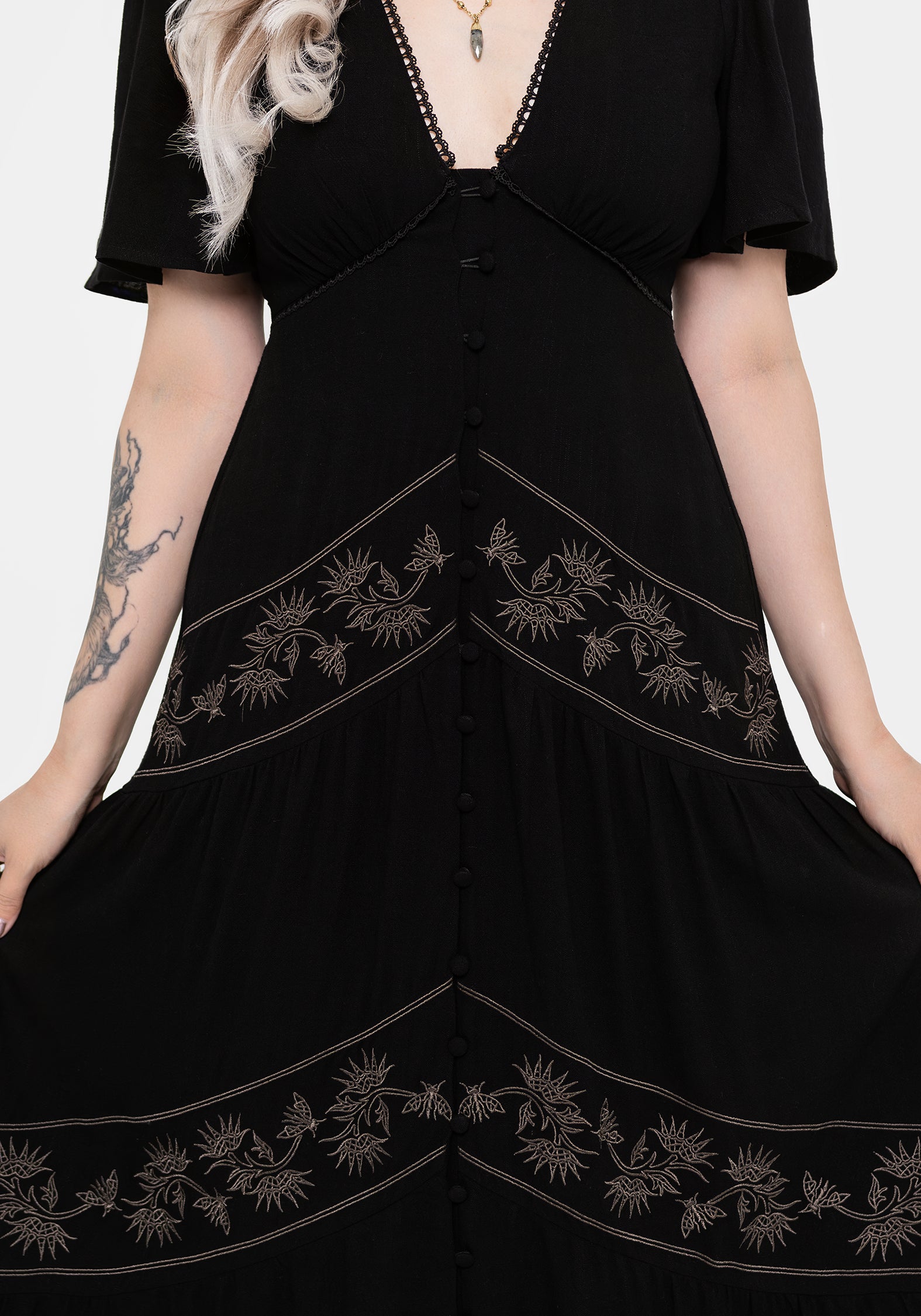 Dionaea Flytrap Embroidered Tiered Midaxi Dress – Disturbia