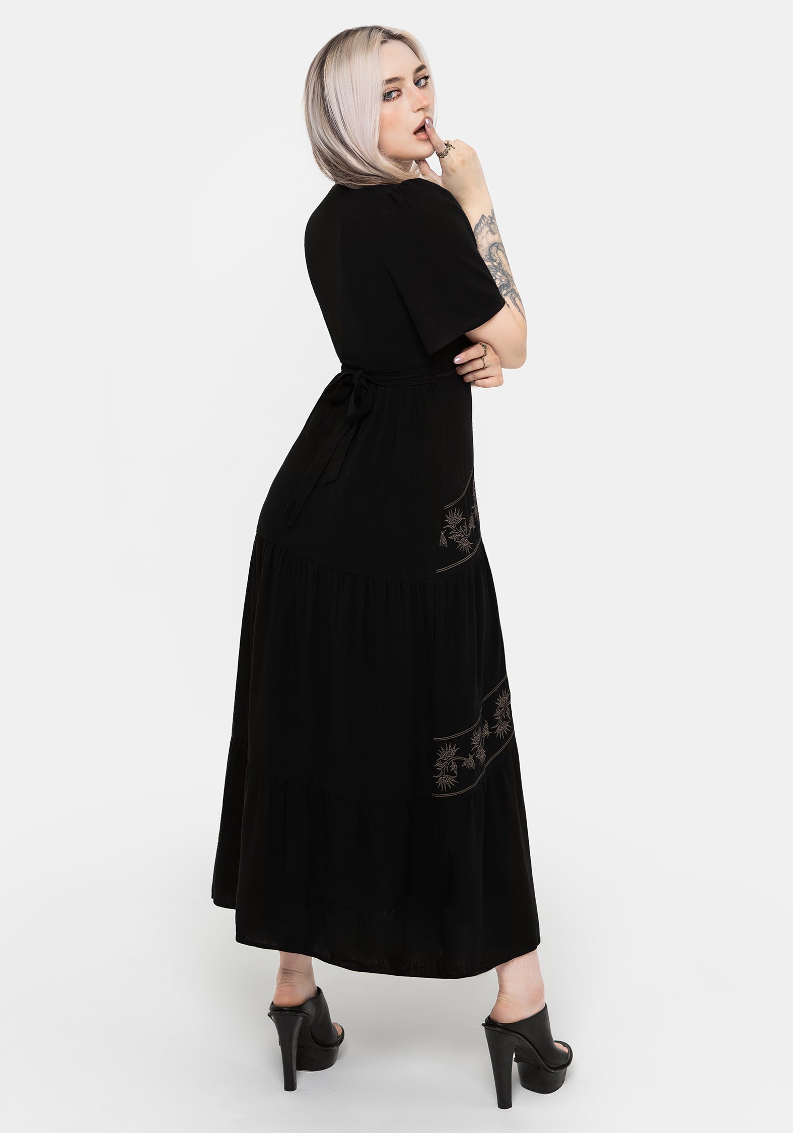 Dionaea Flytrap Embroidered Tiered Midaxi Dress – Disturbia