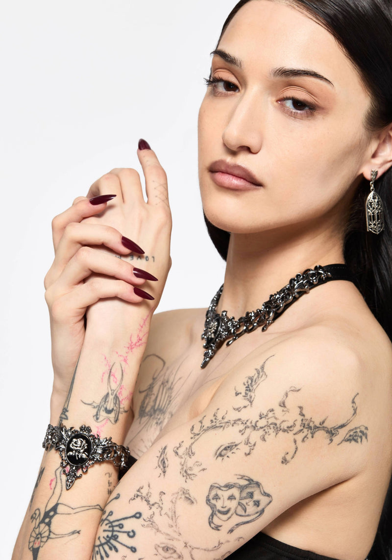 Velthra Rose Cameo Cuff – Disturbia