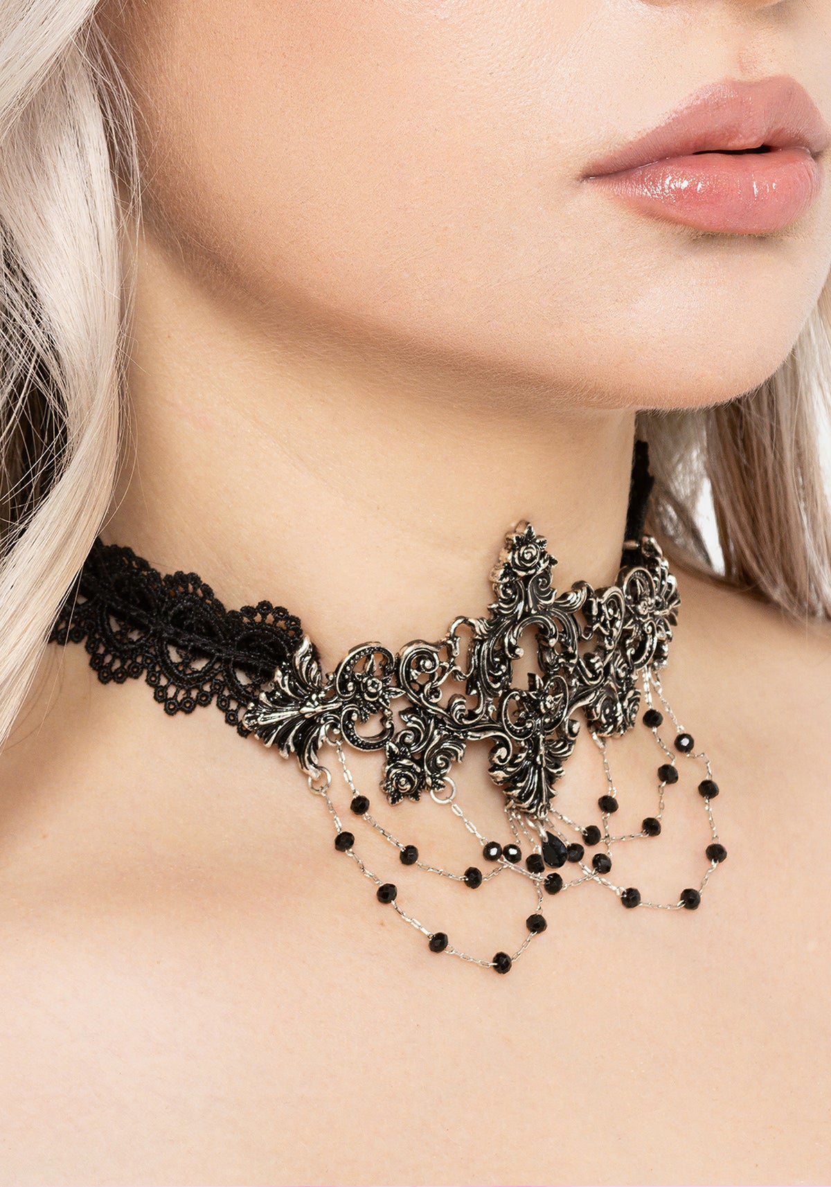 Evara Ornate Lace Choker