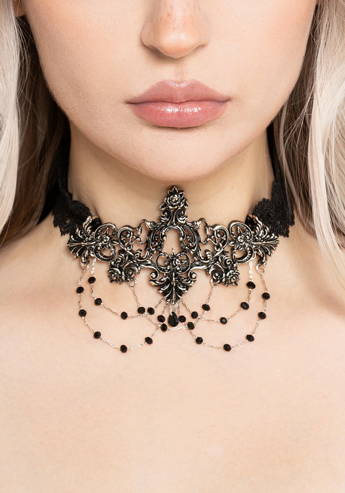 Evara Ornate Lace Choker