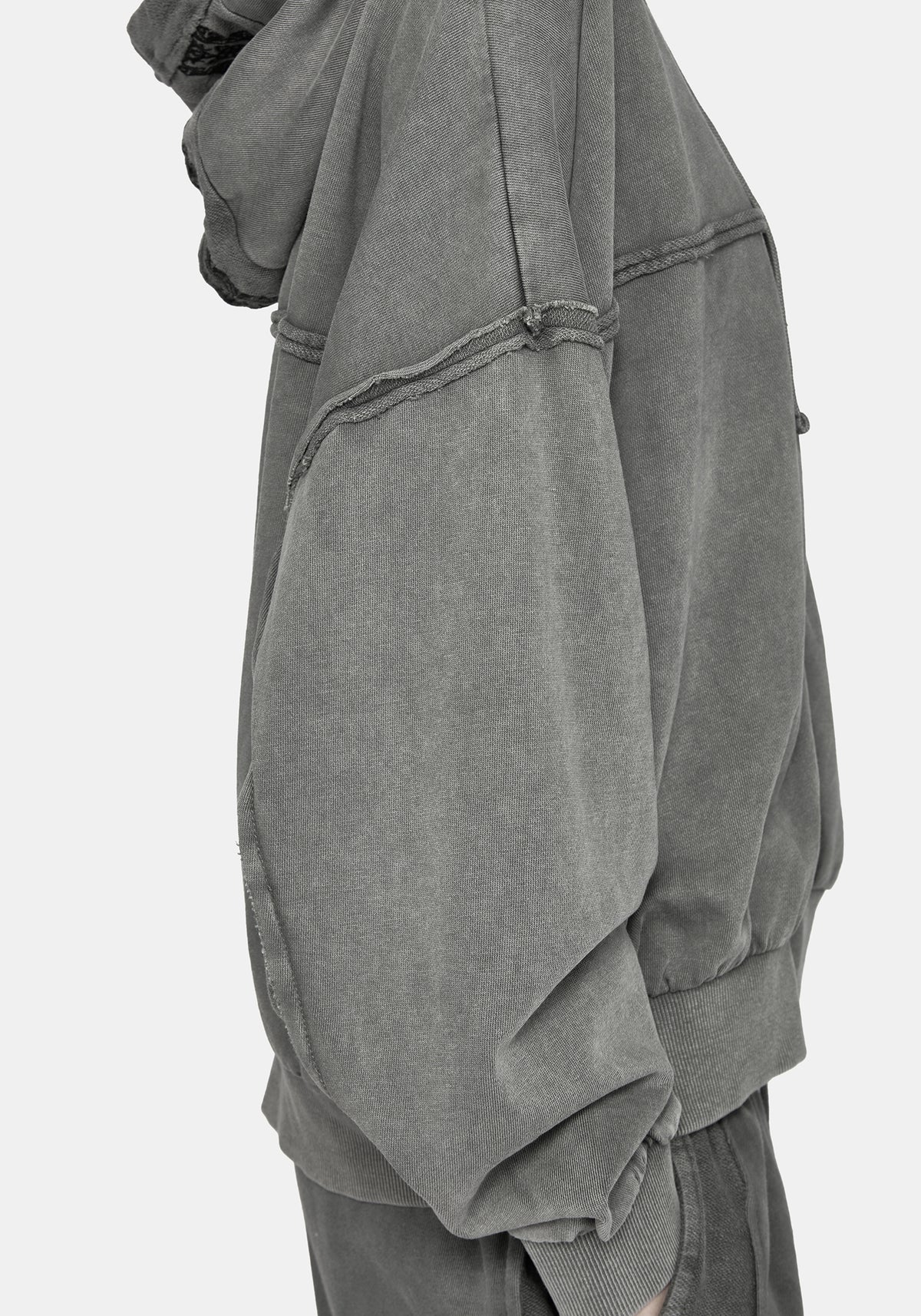 Mio Witches Knot Distressed Seam Hoody