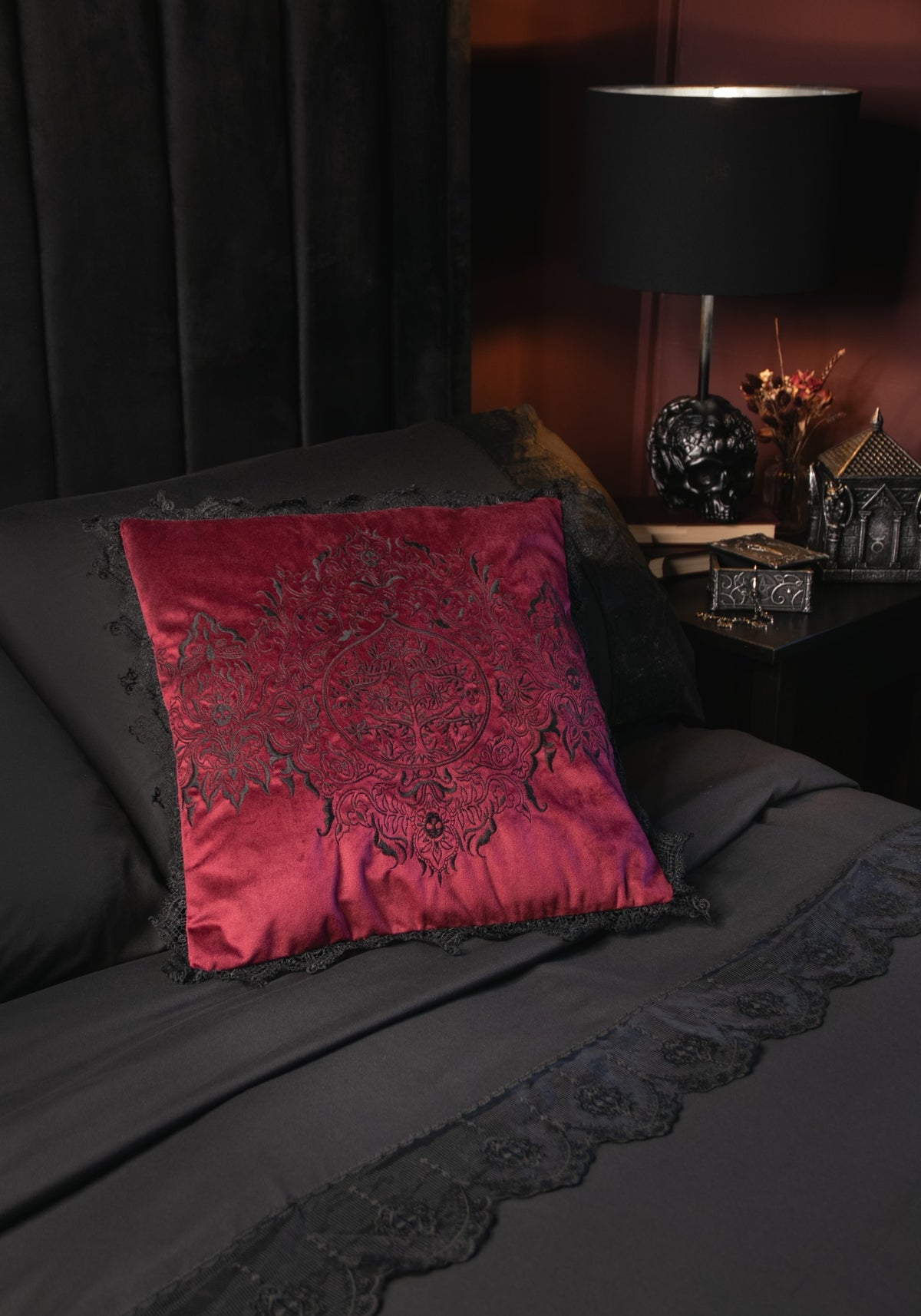 Sulphix Lace Detail Bedding - US King