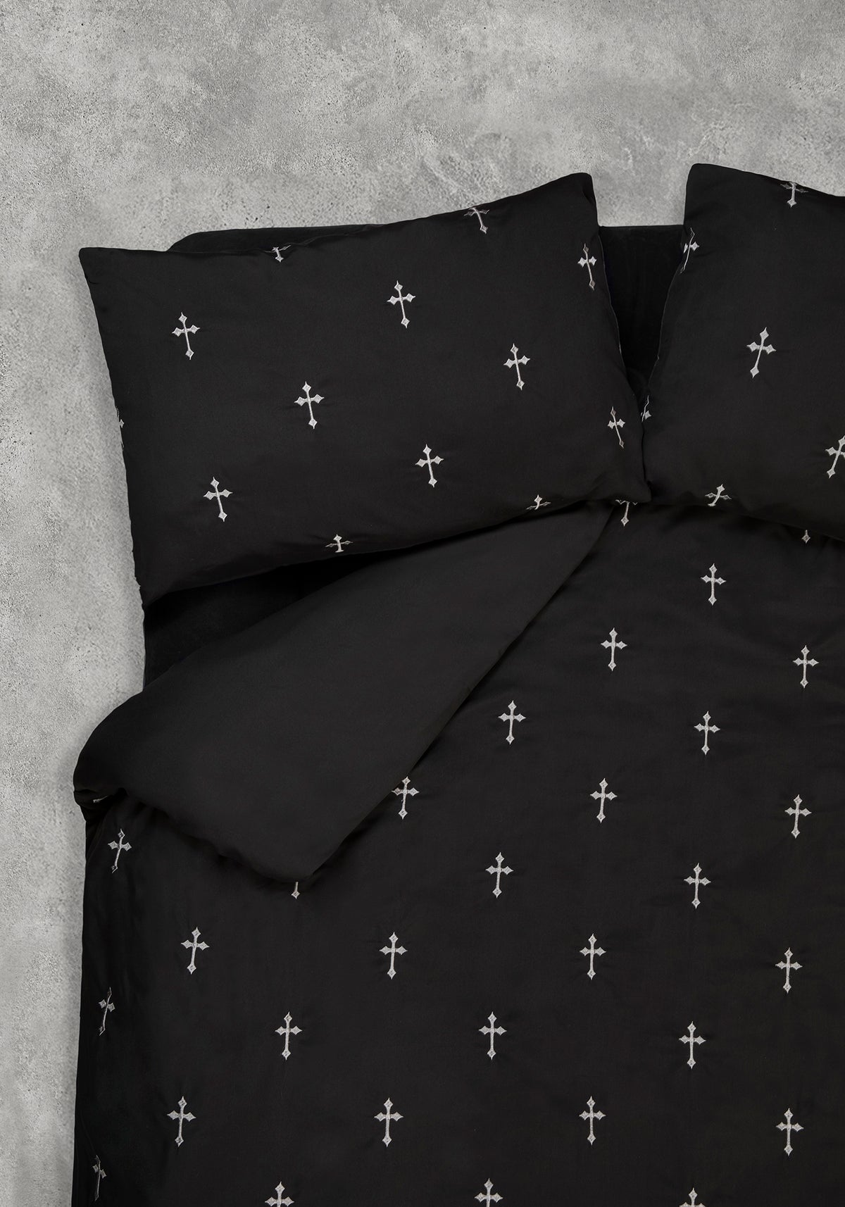 Vurlo Embroidered Cross Bedding - US Queen