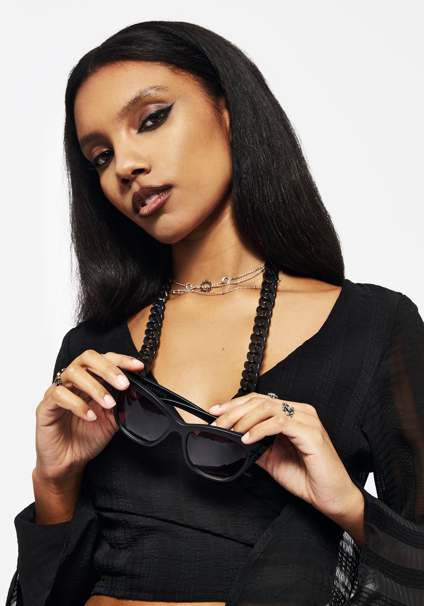 Chic Black Sunglasses with Chain Detail Womens Metal Chain Arm Diva Chic Butterfly Sunglasses Black  main image 4