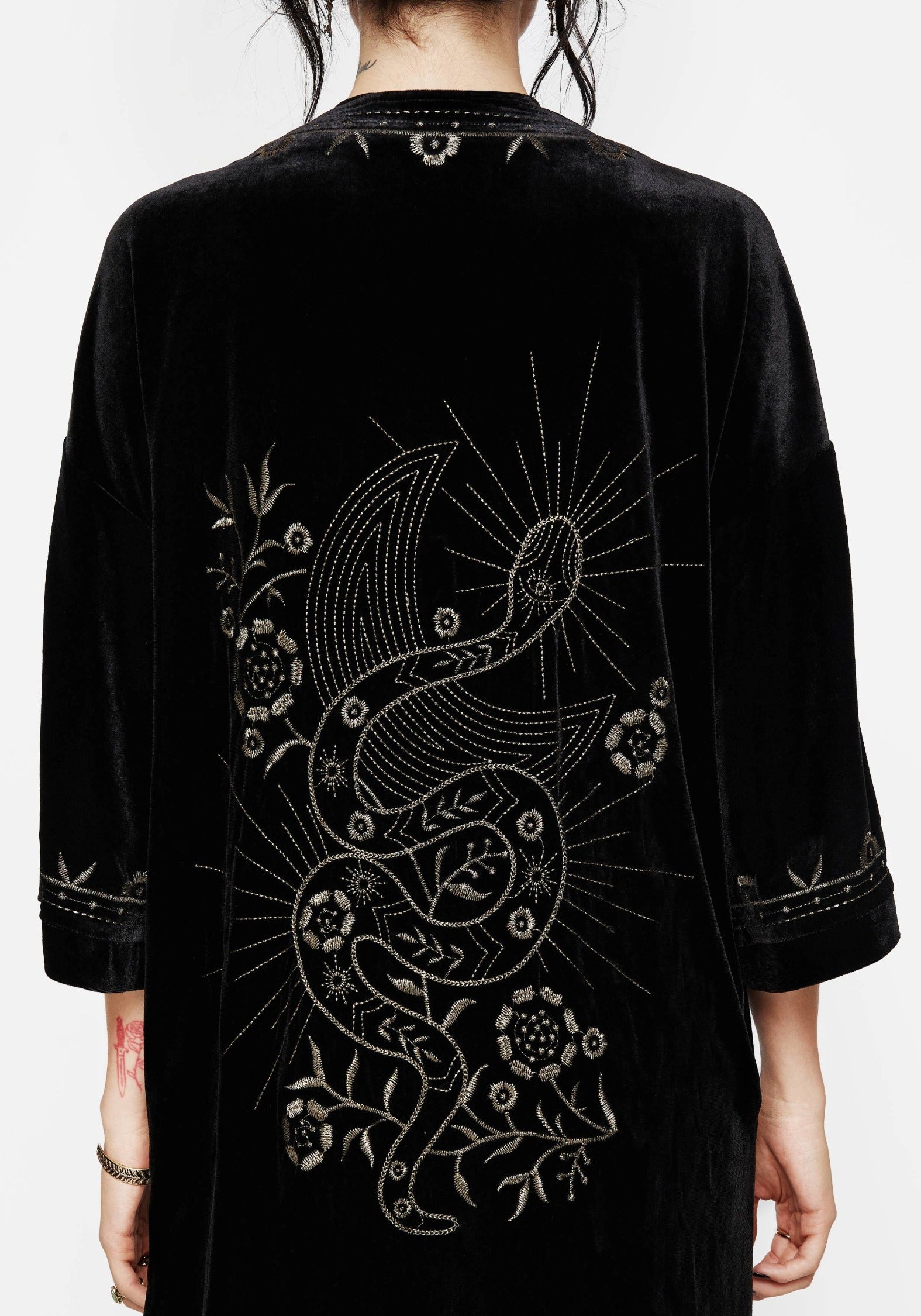 aoyamagotoHollywood刺繍キルトコート02.160DENI Kobra Velvet Snake Embroidered Longline Kimono – Disturbia