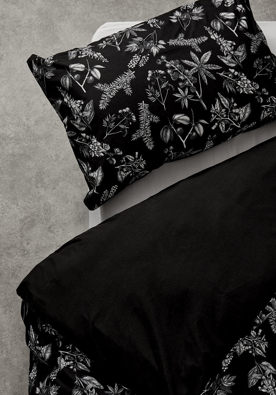 Poisonous Plants Bedding Set (Queen)